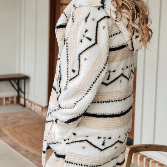 #7 LAST 1! STUNNING Sherpa Cream aztec Boho Chunky Soft Cozy Hoodie Fleece - Picture 8 of 8